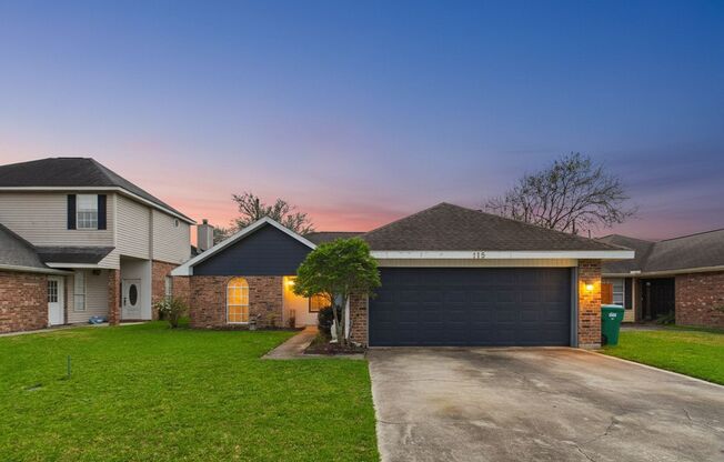 3 bed 2 bath home Available now!