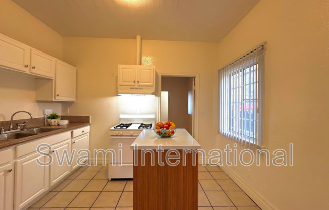 932 W 62 ST