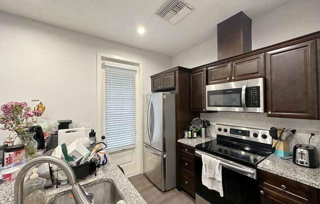 3 beds, 3 baths, $2,500, Unit Unit 10