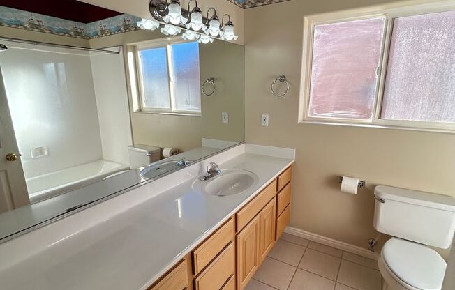 3 beds, 2 baths, $2,095, Unit Cameo PARK HOA.