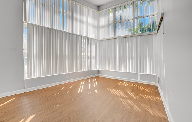 1 bed, 1 bath, 700 sqft, $1,950, Unit 100