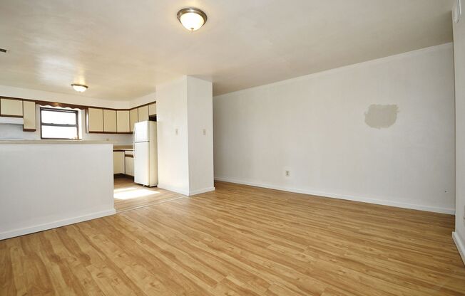 2 beds, 1 bath, $1,000, Unit Unit 1