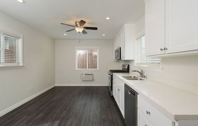 10038 TUJUNGA CYN BLVD