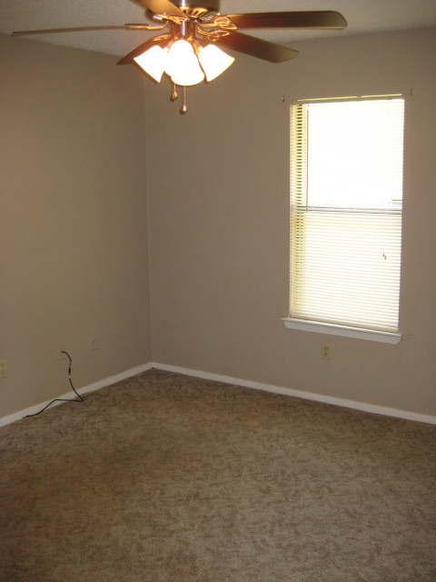 2 beds, 1 bath, 825 sqft, $675