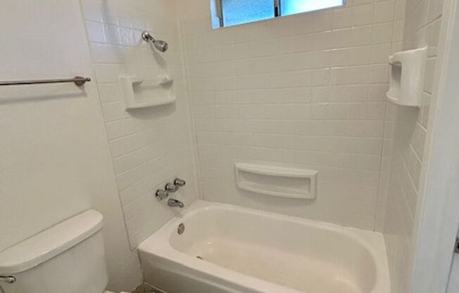 1 bed, 1 bath, 700 sqft, $1,575, Unit 14