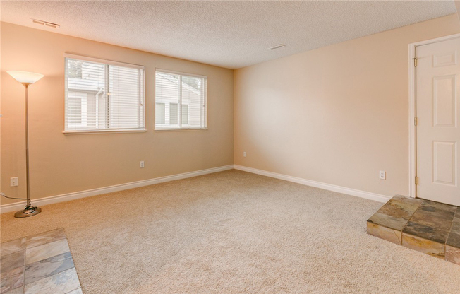 REMODELED, TOP FLOOR KIRKLAND 2 BED CONDO AVAILABLE JULY 2022