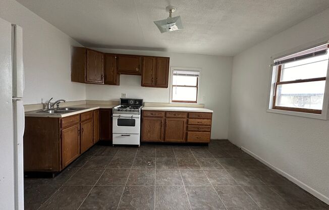 1 bed, 1 bath, $660, Unit + 1332 4th Ave S #2