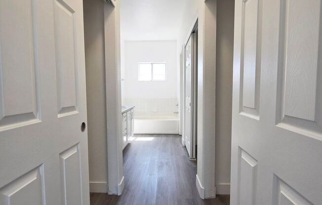 3 beds, 3 baths, $1,850, Unit Unit 1015 UNIT B BLDG 7