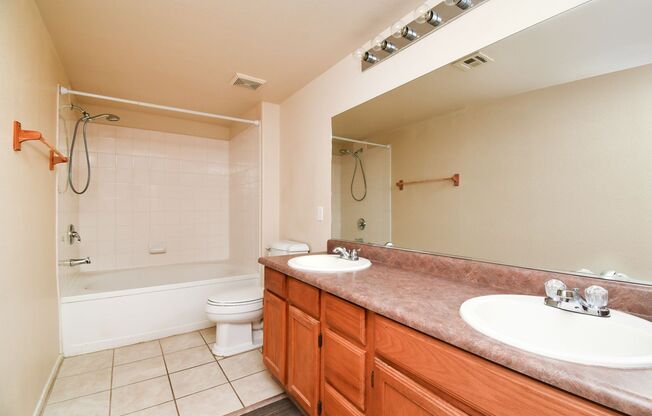 3 beds, 2 baths, $1,895, Unit # 1077