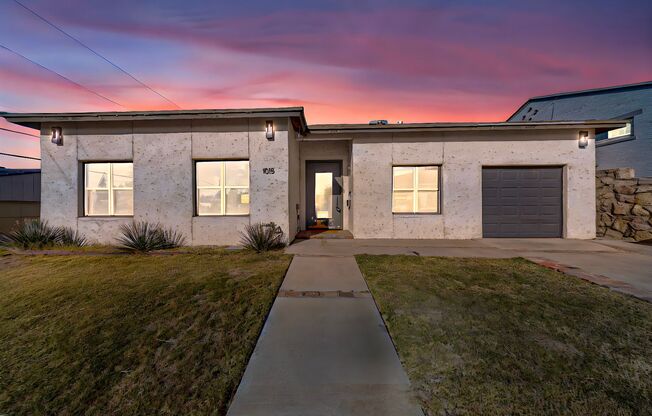 Gorgeous 3 bedrom, 2.5 bath home in West El Paso!