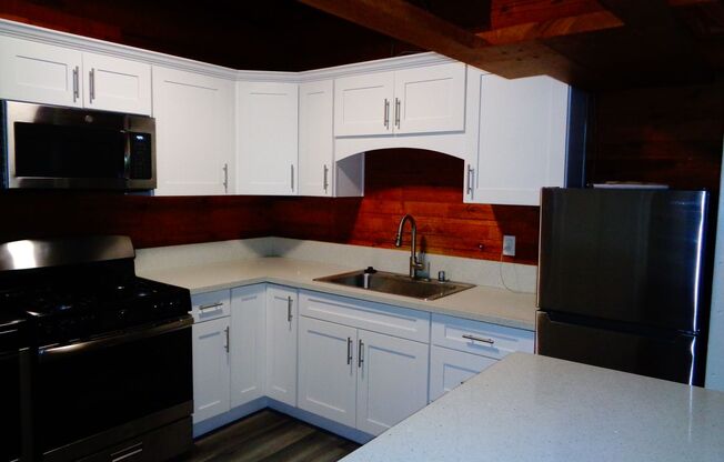 Remodeled Studio Apartment In Long Beach with ALL Utilities Included