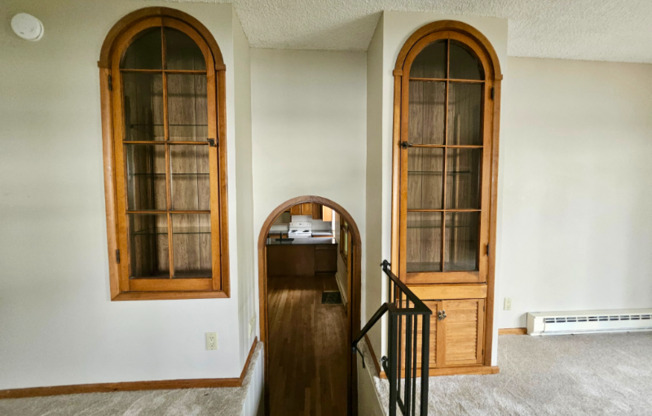 1221 S DIVISION