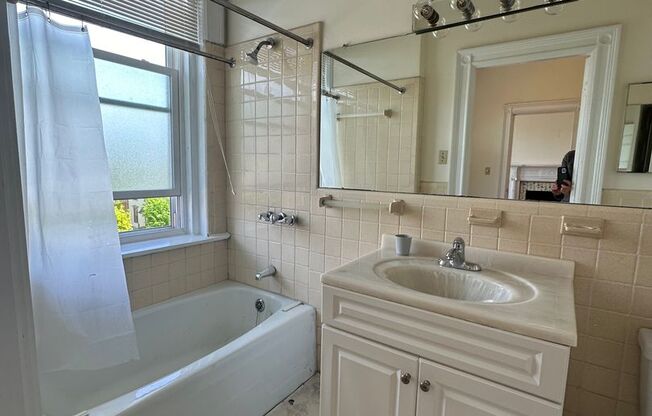 1 bed, 1 bath, 550 sqft, $2,400, Unit 44