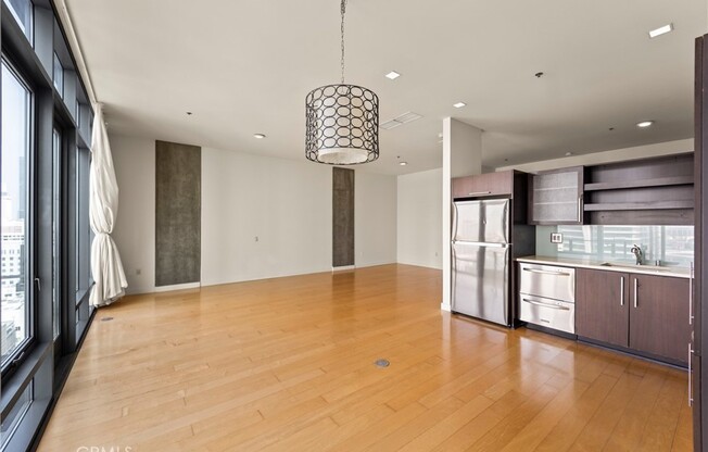 1 bed, 1 bath, 990 sqft, $3,900