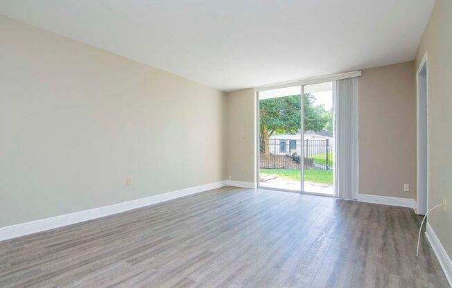 Ground Floor - Corner/End Unit - Upgraded 2/2 for Lease in Brandon, FL.