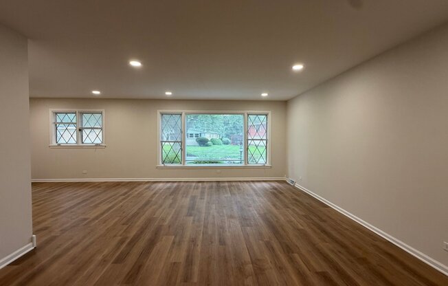 219 N PARK DR