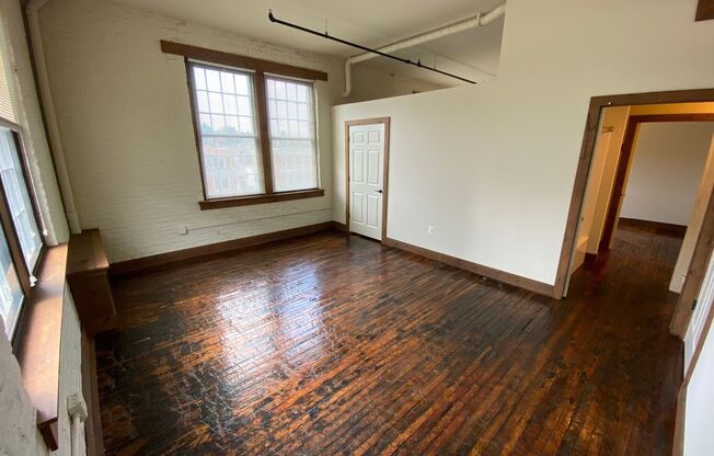 2 beds, 1.5 baths, 1,092 sqft, $1,425, Unit 700 Linden Ave Apt 303