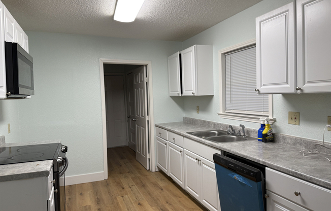 2543 E ANN ARBOR AVE