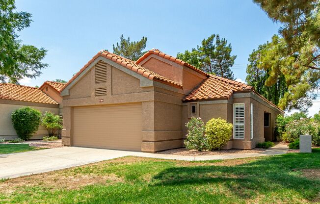 CHARMING 3 bed, 2 bath in Phoenix!