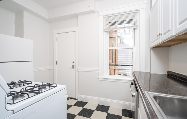 18 Forest St