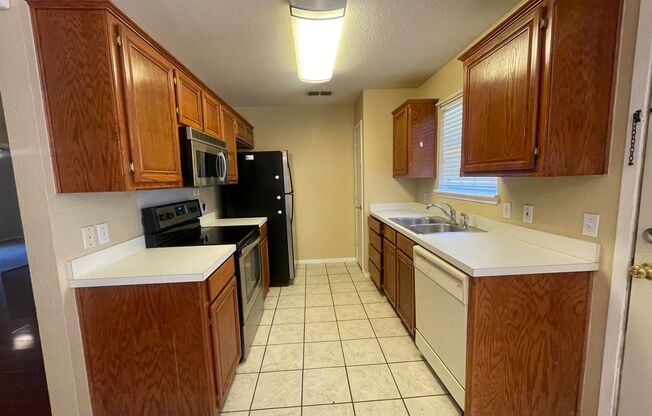 3 beds, 2 baths, $1,595