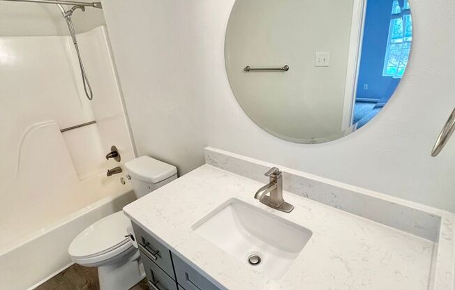 2 beds, 2 baths, 950 sqft, $1,740, Unit 2111-10 R