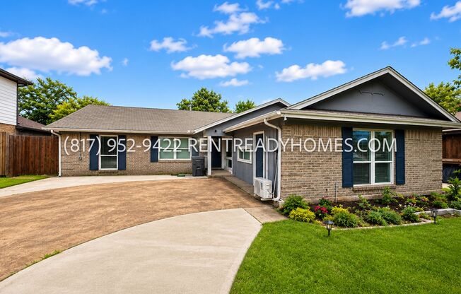 12372 High Meadow Dr - Spacious 4 Bedroom Rental Home in Dallas, TX with Fenced Backyard, Kitchen Island and Covered Patio