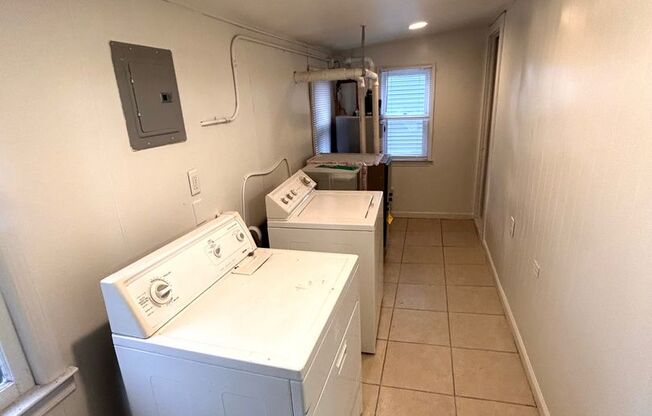 3 beds, 1 bath, $1,199