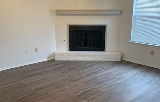 2 beds, 1.5 baths, 1,084 sqft, $950, Unit 0403