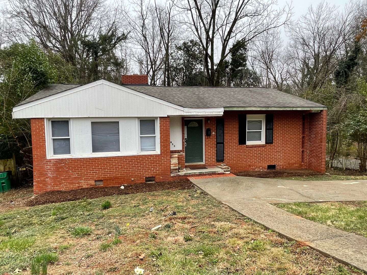 Charming 3 Bedroom Home Just Outside Uptown!