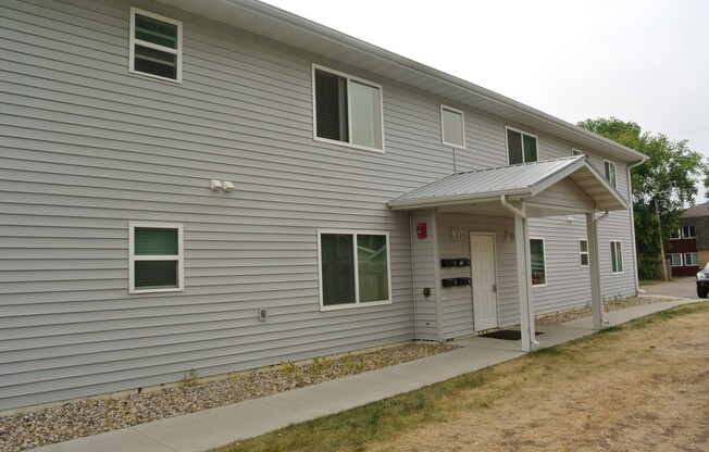 3 beds, 2 baths, $1,095, Unit Unit D