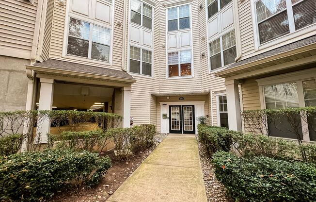 Sunny 1 Bed 1 Bath Condo In Beautiful Fairfax Ridge Condo