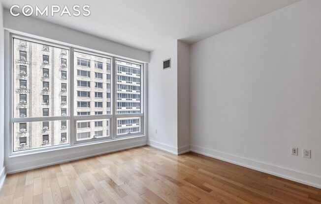 1 bed, 1 bath, 667 sqft, $4,300, Unit 17E