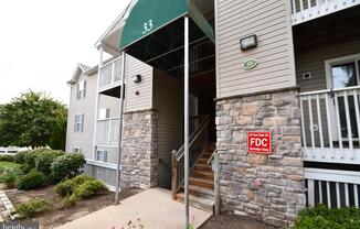 33 FERN OAK CIR