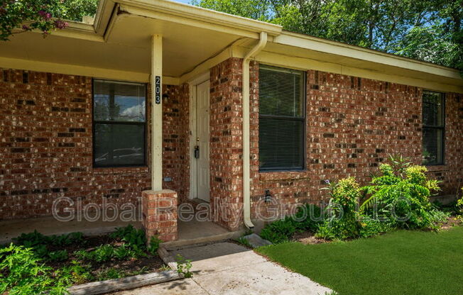 203 PECAN ST