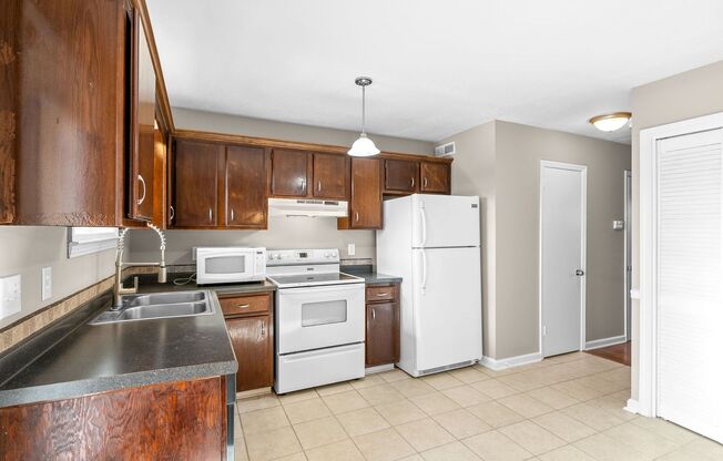 2 beds, 1.5 baths, $1,275