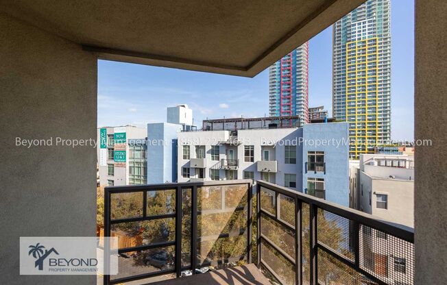 ***HEART OF EAST VILLAGE! STUNNING 2BEDS 2BTH CONDO! PRIVATE PATIO! AC! PETS OKAY!!***