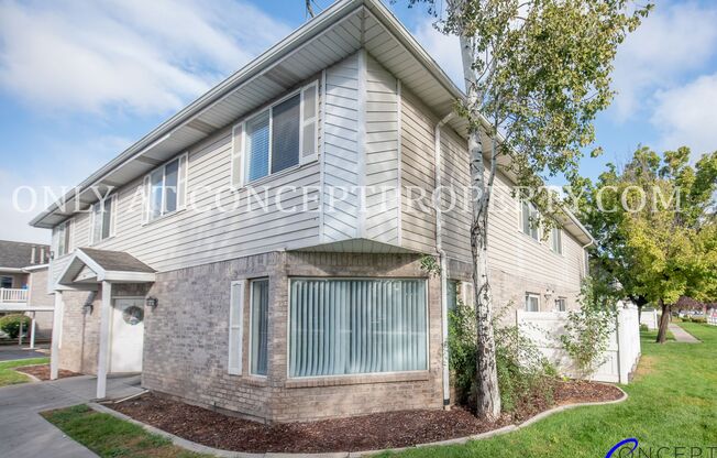 3 beds, 2 baths, 1,350 sqft, $1,799, Unit 4060