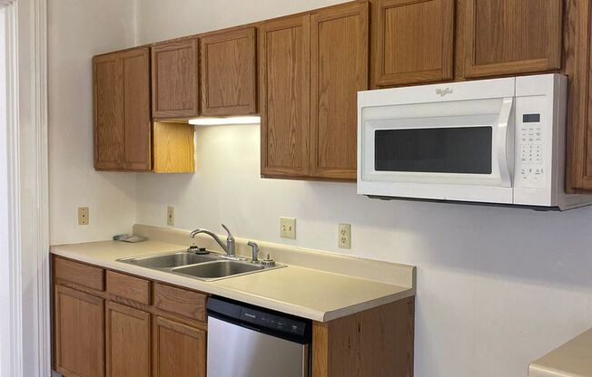 1 bed, 1 bath, $1,050, Unit 525 S. 9th St. #2