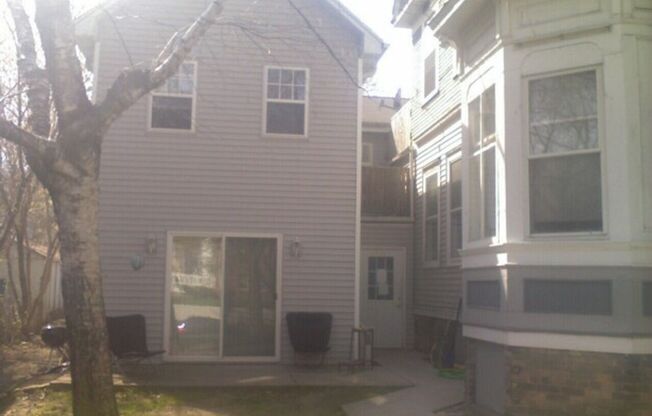 2929-31 N. Bartlett Ave