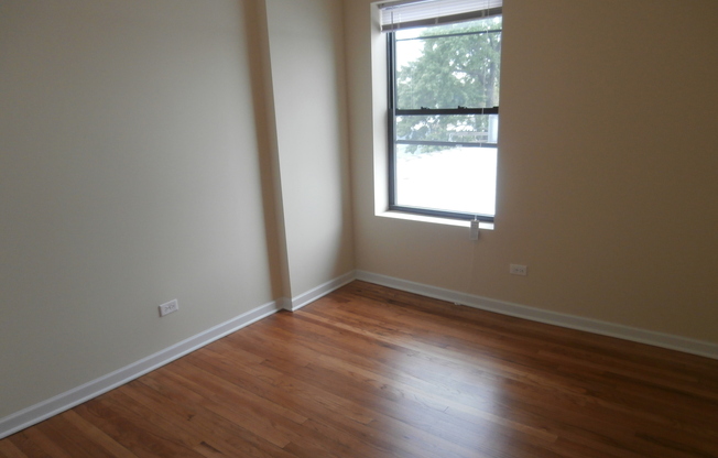 2 beds, 1 bath, $1,650, Unit 4748 #2S