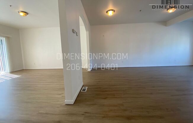 Heart of Renton! Amazing 4 bed, 3.5 bath Renton townhome in a desirable location! Easy self showings!