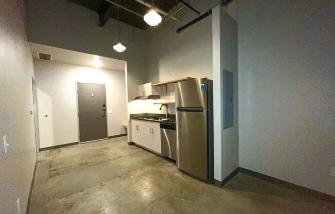 Studio, 1 bath, 651 sqft, $1,355, Unit B01
