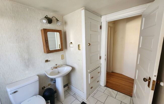 1 bed, 1 bath, 700 sqft, $1,050, Unit 716 EB 2