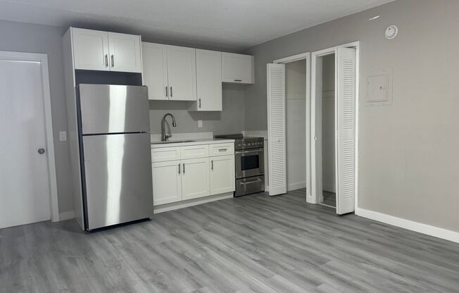 Beautifully Remodeled Studio apartment in Poinciana Park Neighborhood of Fort Lauderdale