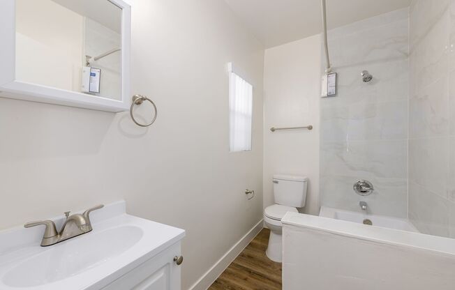 Studio, 1 bath, 423 sqft, $1,695, Unit 06