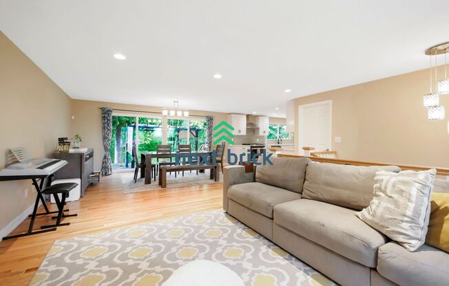 3 bed + den and 3 Baths Private Single-family Home is Available for Rent!