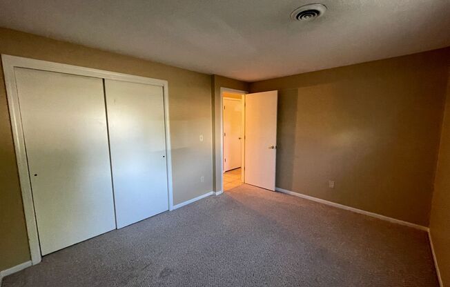 2 beds, 1 bath, $1,195