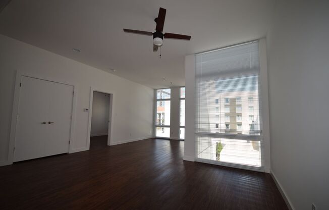 1 bed, 1 bath, 895 sqft, $1,250, Unit 216