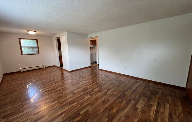 2 beds, 1 bath, $950, Unit A1335-04